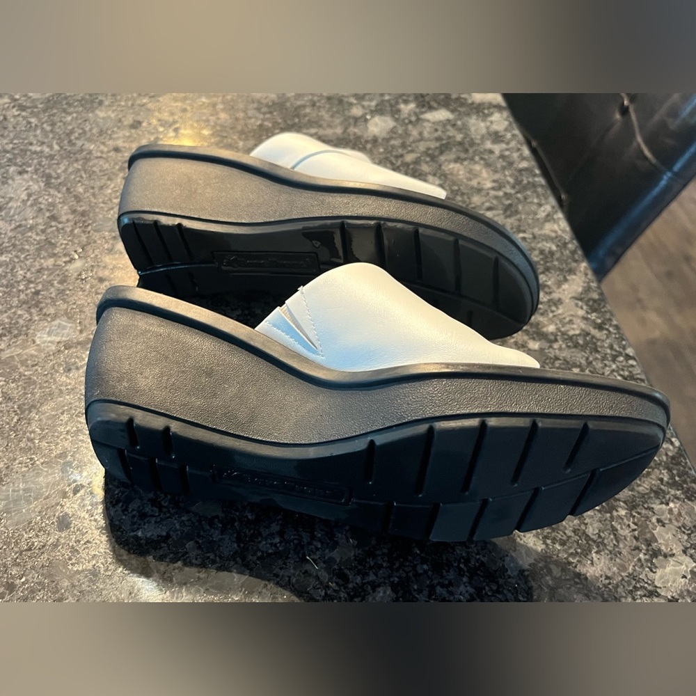 BareTraps White Slide Sandals - Picture 5 of 5